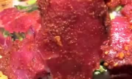 小姐姐野外做烤串视频,小姐姐教你轻松做美味烤串